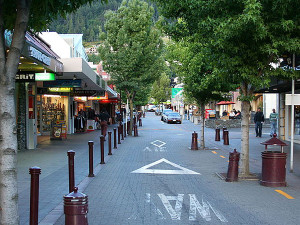Queenstown-street-New-Zealand